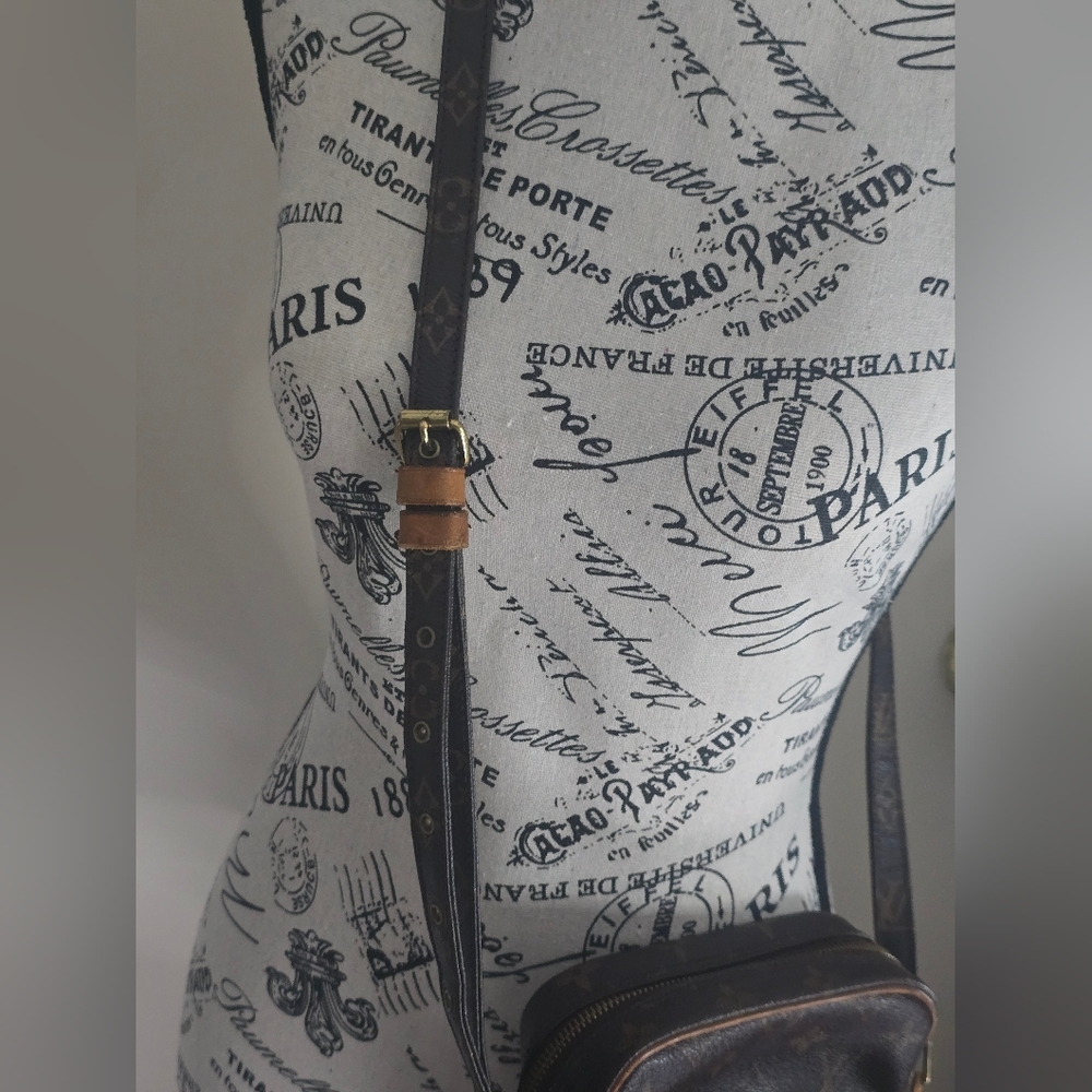 Louis Vuitton Brown Monogram Canvas Crossbody Bag with Tan Trim comes with COA - Picture 12 of 16